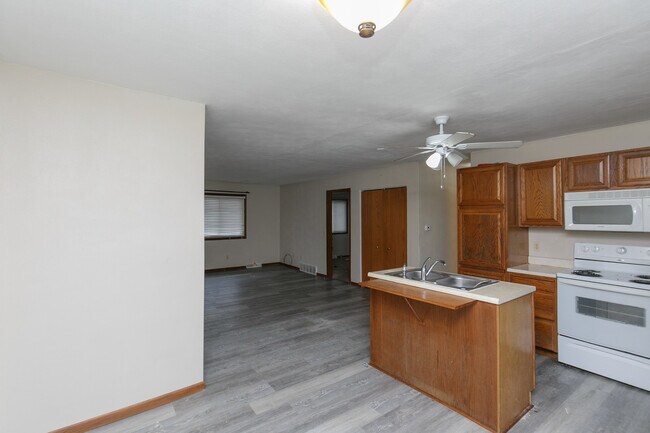 Foto del edificio - 3430 Holiday Ct