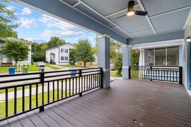 Building Photo - Stunning Fully Renovated Home in the Heart...