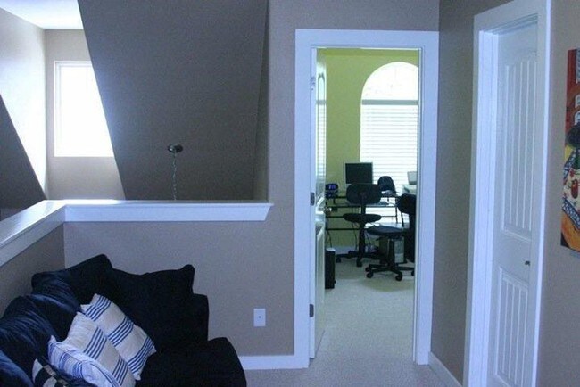 Building Photo - 3998 Rochester Cir