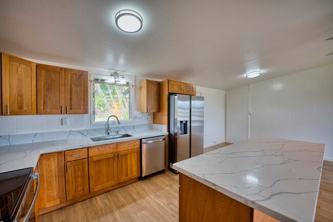 Building Photo - 4BDRM/3BATH W/Ohana Unit