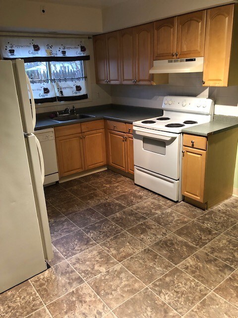 Primary Photo - 140 East Ave