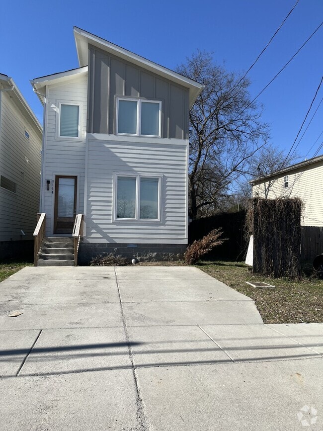Building Photo - 815 31st Ave N
