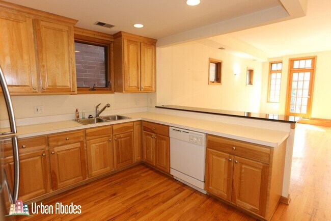 Foto del edificio - 824 W Buckingham Pl