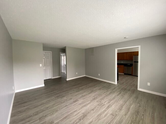 LIVING ROOM/F-H - Marshfield Apartments