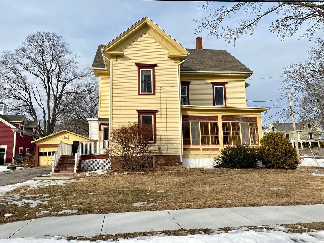 21 Elm St, Dover, NH 03820 Townhome Rentals in Dover NH