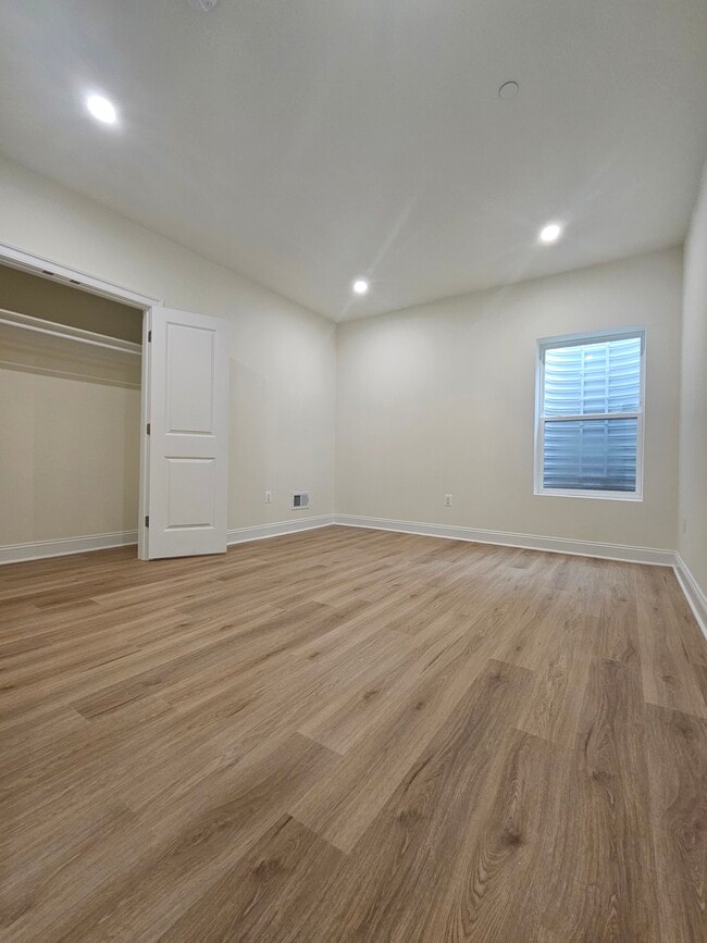 Foto del edificio - 204 N Van Buren St