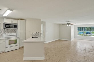 Building Photo - 12650 Vista Isles Dr