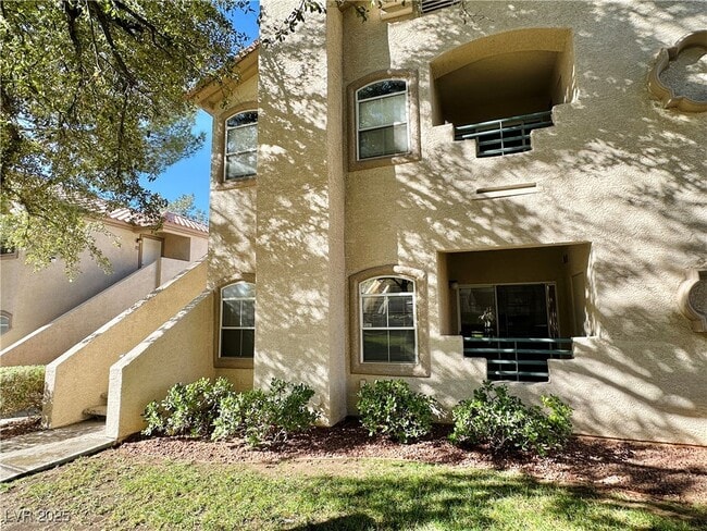 Building Photo - 5415 W Harmon Ave