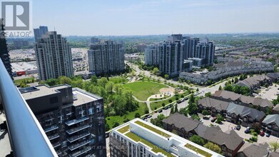 Building Photo - 7950-7950 Bathurst St