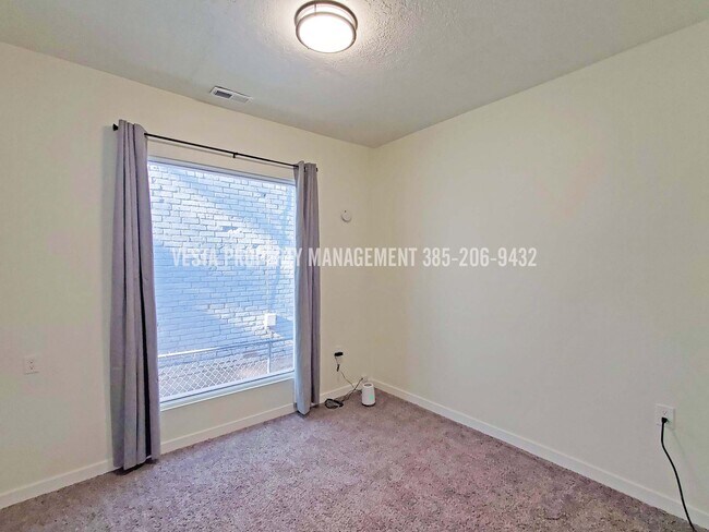 Building Photo - 2538 Orchard Ave