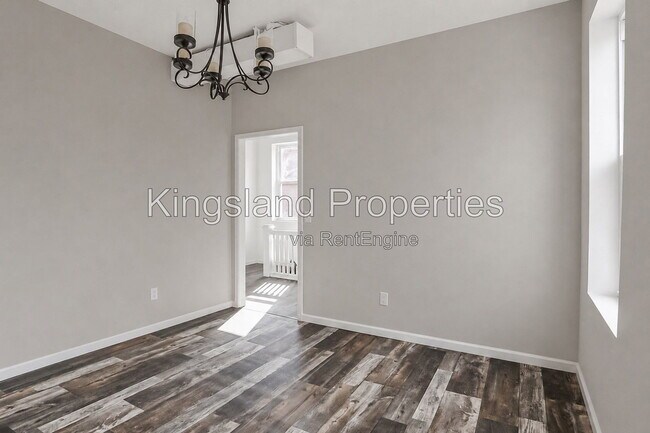 Building Photo - 3304 Utah St