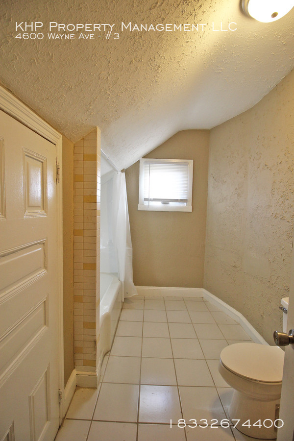 Building Photo - Newly Rehabbed 2 Bedroom Apartment Available!