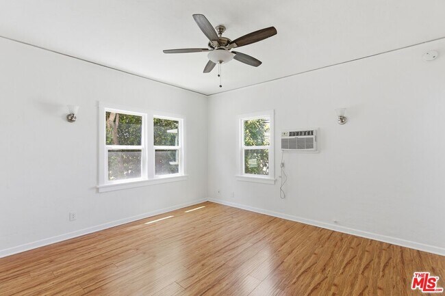 Building Photo - 1603 1/2 N Harvard Blvd