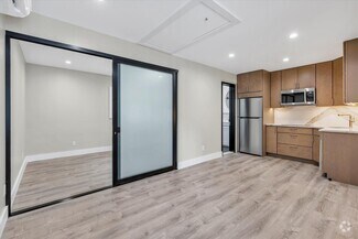 Building Photo - 862 Larkfield Rd