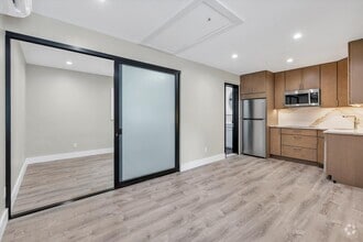 Building Photo - 862 Larkfield Rd