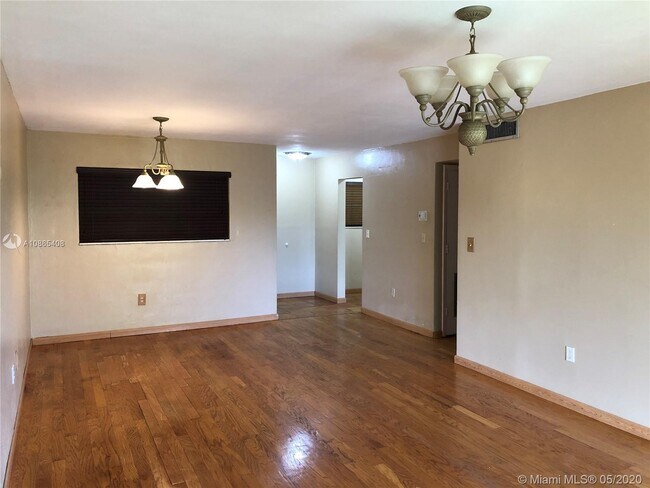 Building Photo - 7400 Miami Lakes Dr