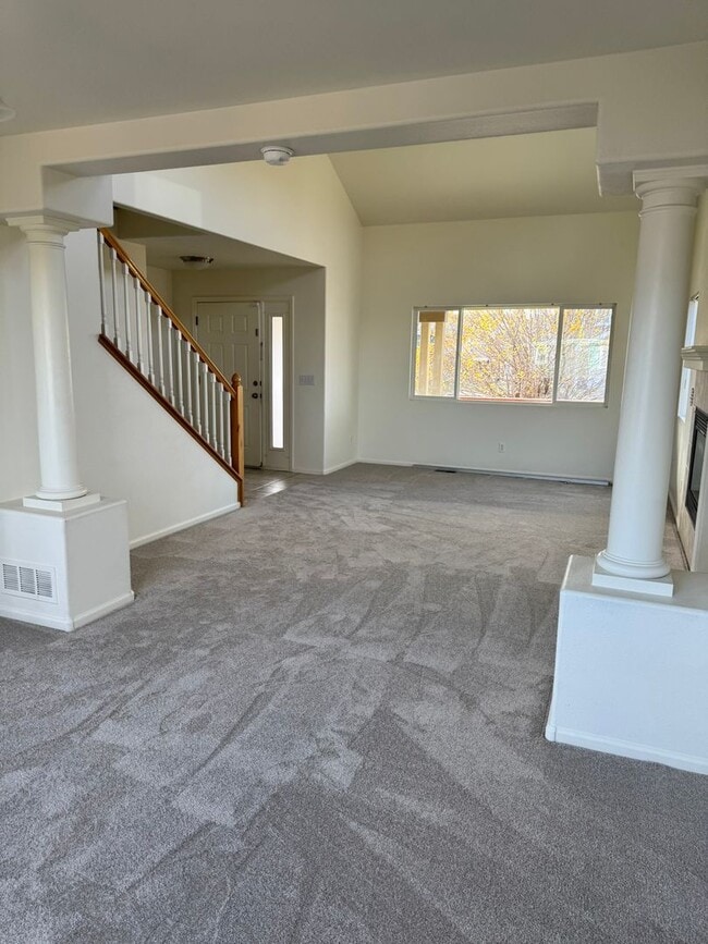 Building Photo - 1613 Summerset Dr