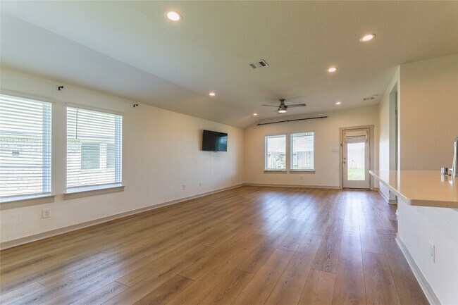Building Photo - 14507 Sweetwater Dr