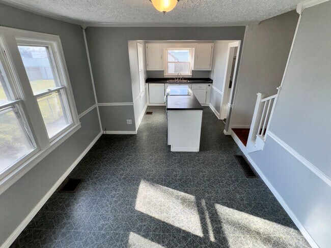 Foto del edificio - SPRING SPECIAL! Lovely, Remodeled 4 BR Hou...