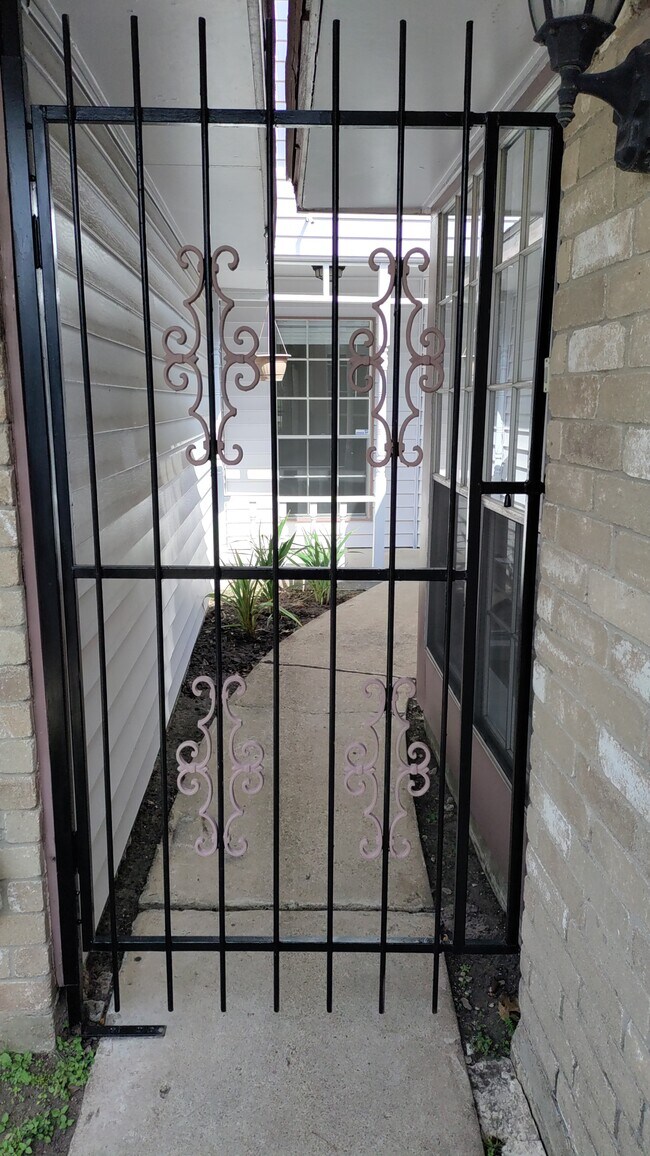 Foto del edificio - 15622 Barbarossa Dr