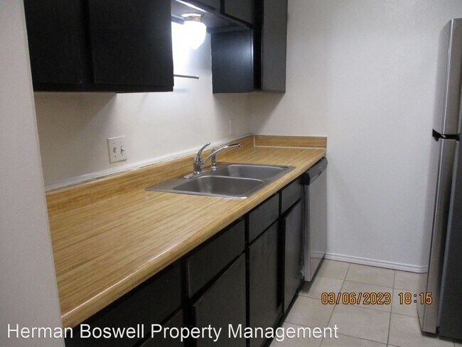 Foto del edificio - 2 br, 1 bath House - 1720 Justin Lyn