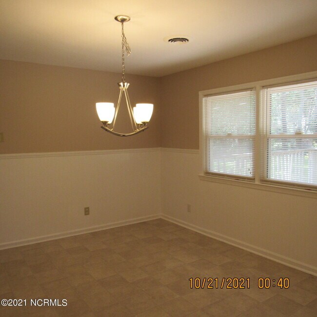 Building Photo - 302 Brookfield Dr