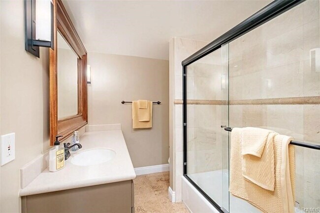 Building Photo - 280 Cliff Dr