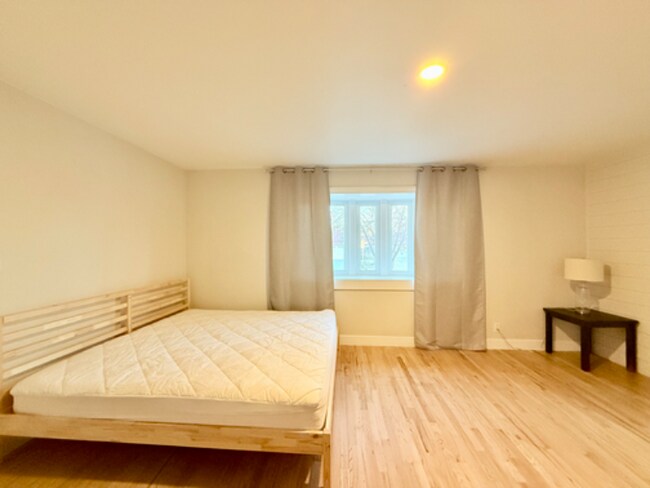 Building Photo - 9989 Dodge Dr