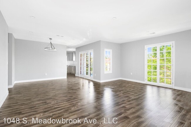 Building Photo - 1048-1050 Meadowbrook Ave