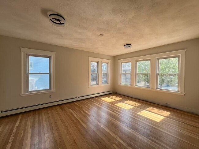 Sala de estar - 45 Governor Winthrop Rd