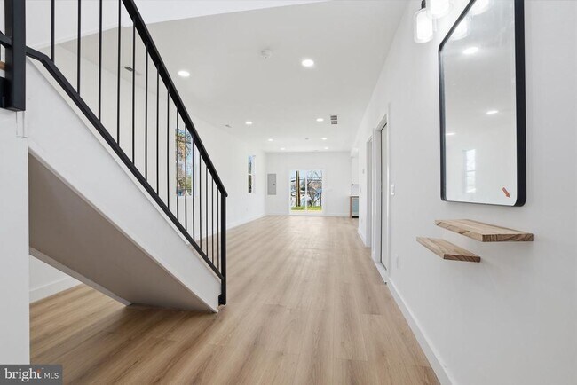 Building Photo - 5 Vineyard Rd