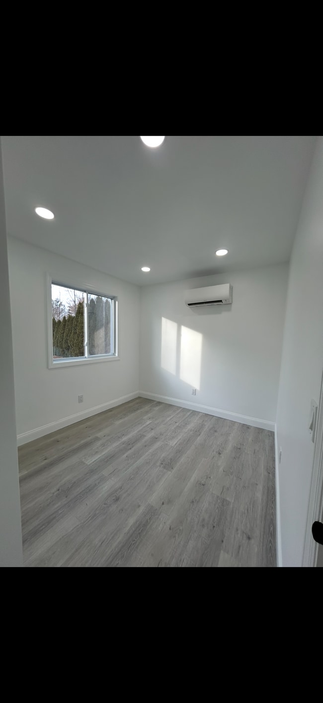 Building Photo - 343 Town Line Rd