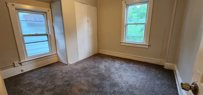 Building Photo - 1 Bedroom Apartment - Now Available!
