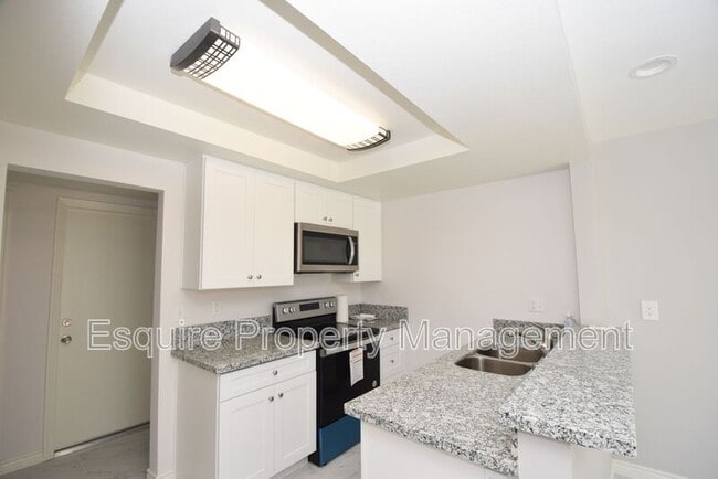 Building Photo - 630 Chapala Dr