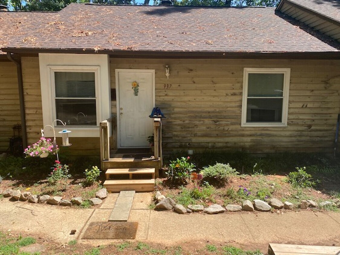 Foto principal - 937 W Chatham St