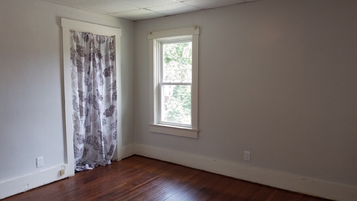 926 Oak St Unit 2, Indiana, PA 15701 Apartments in Indiana, PA