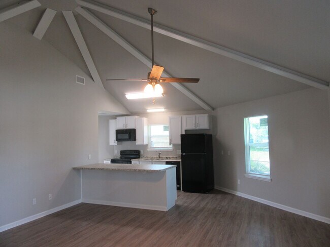 Foto del edificio - 1300 Grace Ave