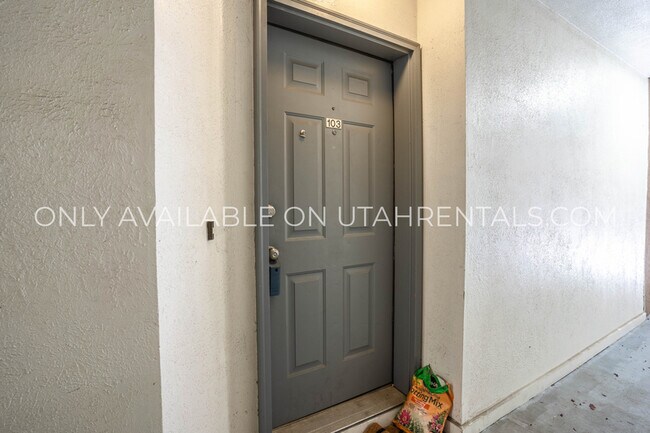 Foto del edificio - 850 N University Ave