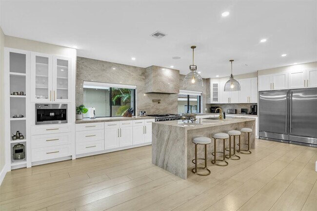 Foto del edificio - 319 S Riverside Dr