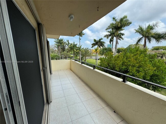 Foto del edificio - 7900 Camino Cir