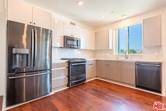 Building Photo - 5531 La Mirada Ave