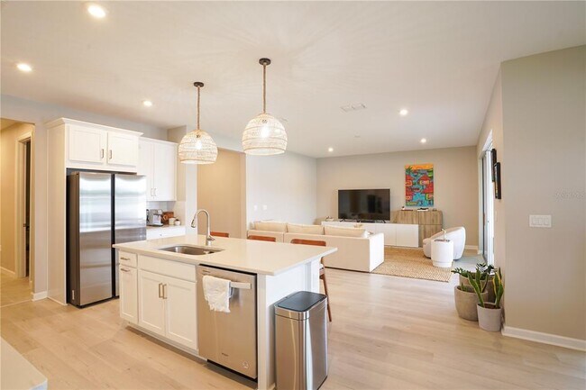 Foto del edificio - 7964 Waterfield Ave