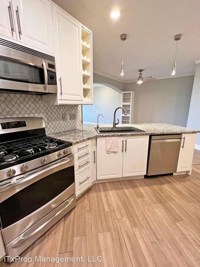 Building Photo - 2 br, 2 bath House - 500 Waters Edge #139