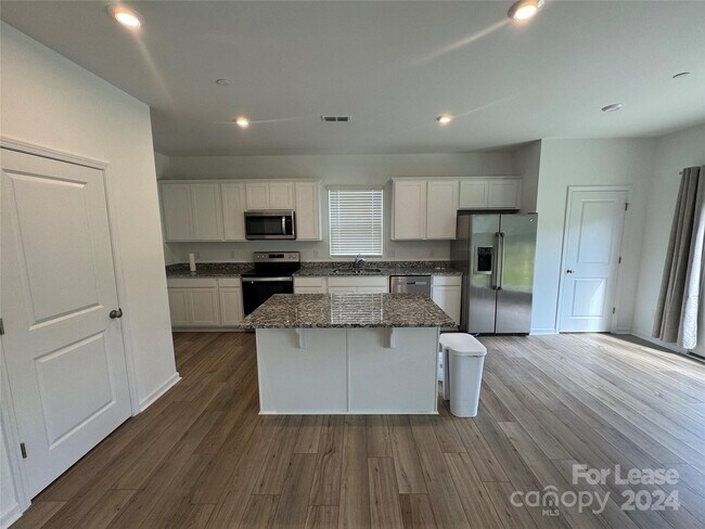 Building Photo - 2995 Langhorne Ave SW