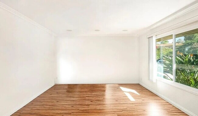 Foto del edificio - "Charming 1-Bedroom Retreat: Cozy 717 Sq Ft Haven in Sunny CA!"