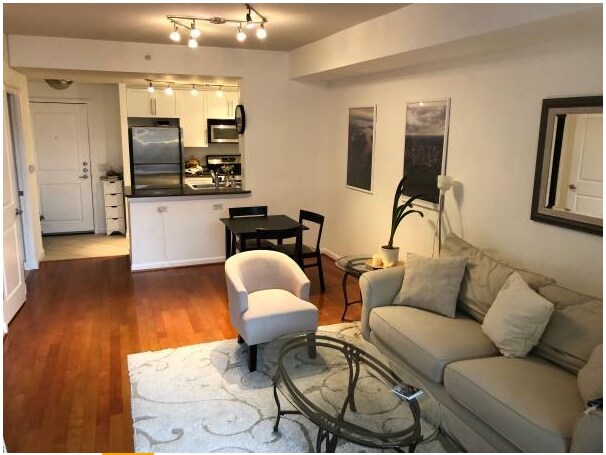 Foto del edificio - 1021 N Garfield St