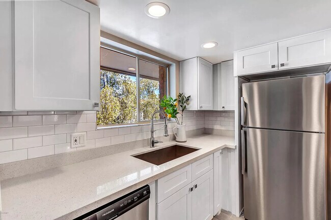 Foto del edificio - 4701 N 68th St