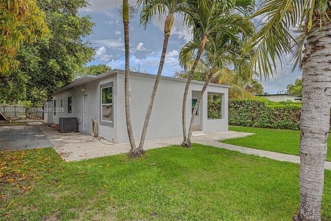 Foto del edificio - 5917 SW 62nd Ter