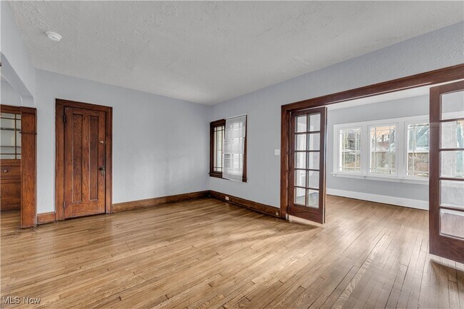 Foto del edificio - 11913 Buckingham Ave