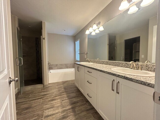 Foto del edificio - Shadow Ridge Townhome #53!